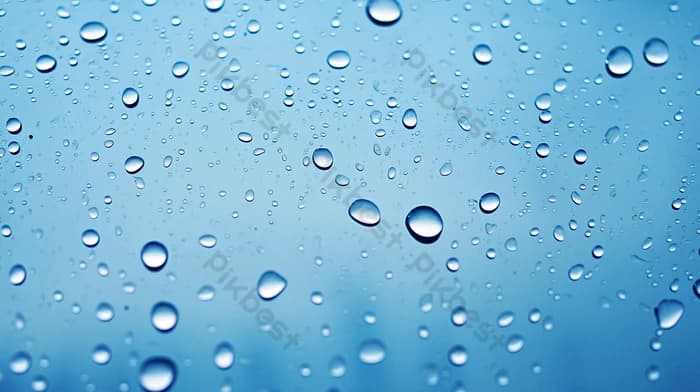 Gocce d'acqua su una superficie blu scuro.